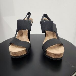 Simply Vera Vera Wang Black Strappy Heels